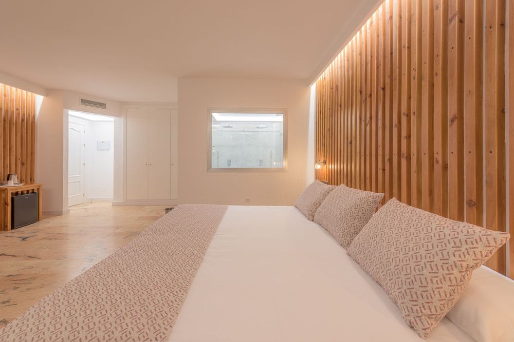 Premium Double Room, 1 King Bed with Sofa bed, Balcony