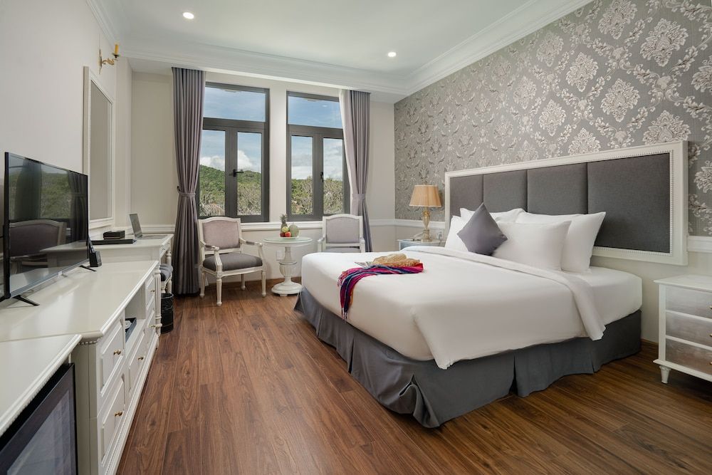 AVS Hotel Phu Quoc Deluxe Room, City View 2