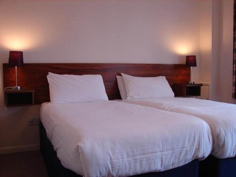 The Star and Garter Twin Room 2