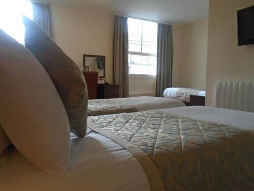 The Star and Garter Twin Room 3