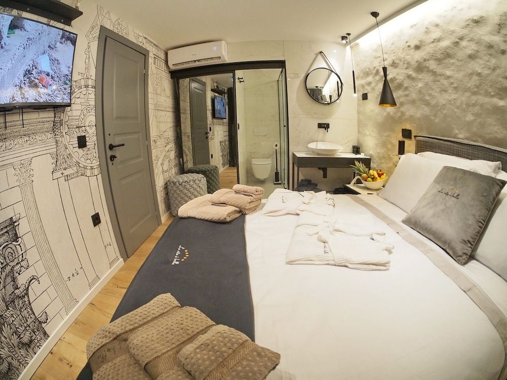 La Vita e Bella III Deluxe Double Room (2) 5