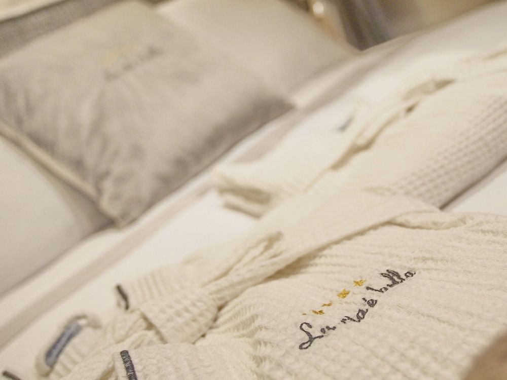 La Vita e Bella III Deluxe Double Room (2) 6