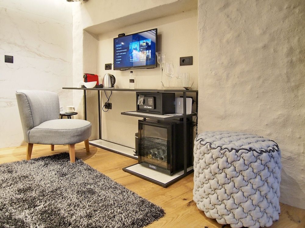 La Vita e Bella III Deluxe Double Room (1) 10