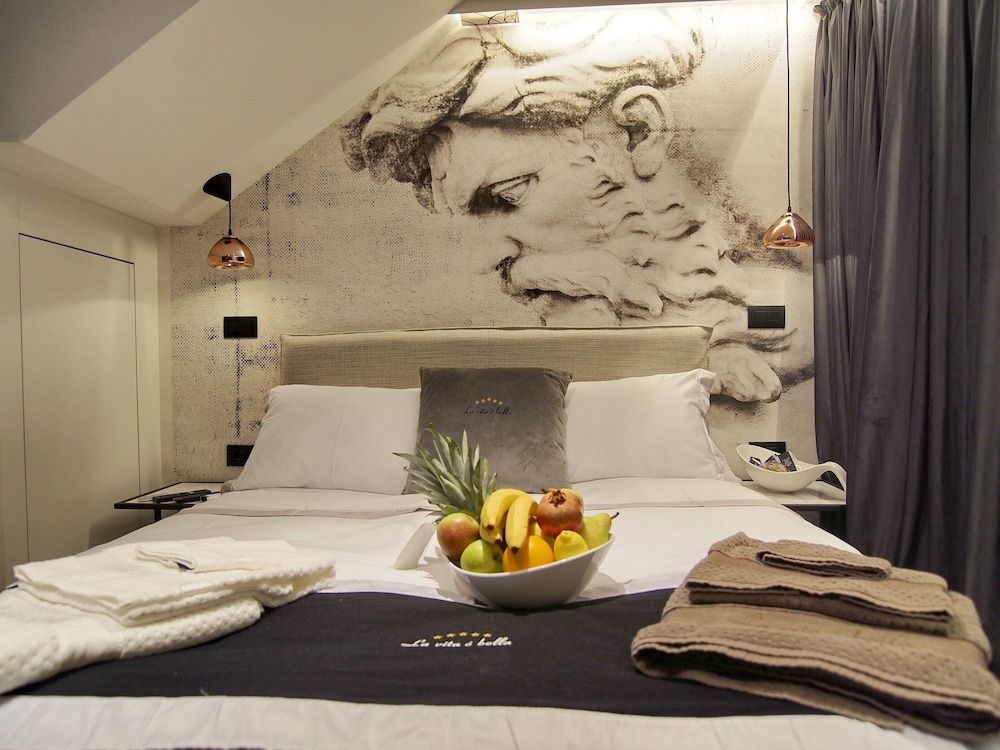 La Vita e Bella III Deluxe Double Room (1) 3