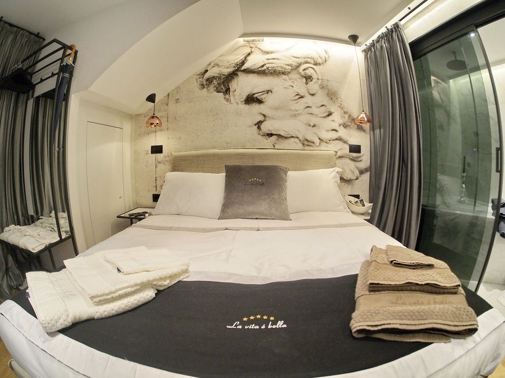 La Vita e Bella III Deluxe Double Room (1) 5