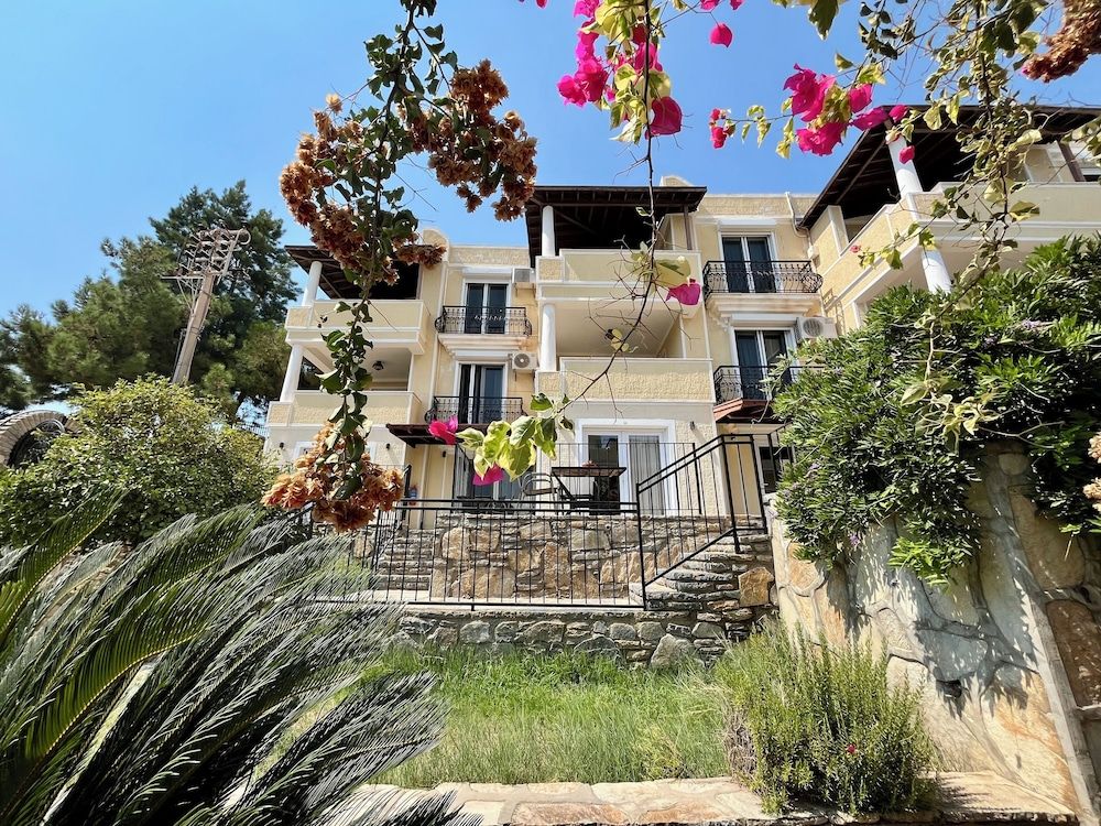 undefined Farrys Boutique Hotel & Beach Club 2