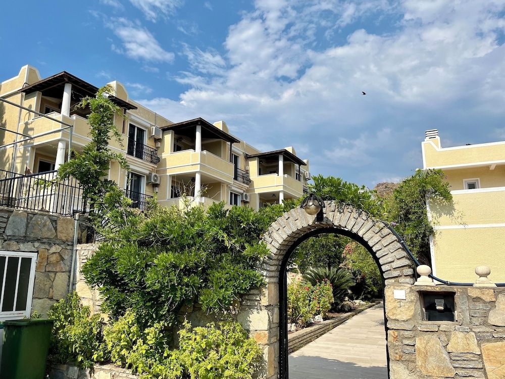 undefined Farrys Boutique Hotel & Beach Club 6