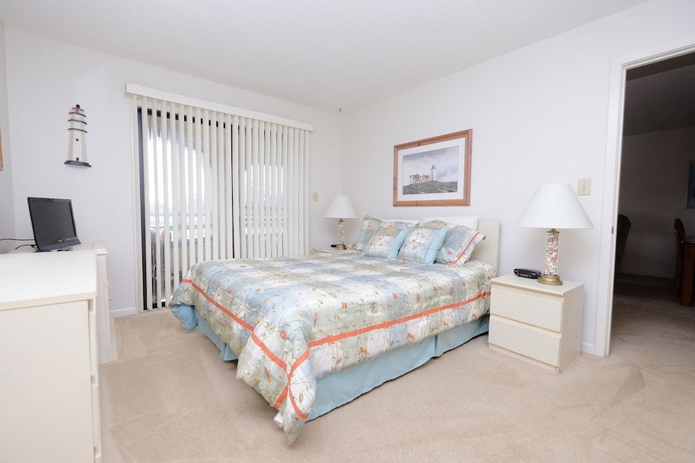 2 Bedroom Walk to Beach Condo