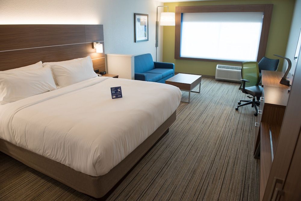 Suite, 1 King Bed, Accessible (Mobility, Accessible Tub)