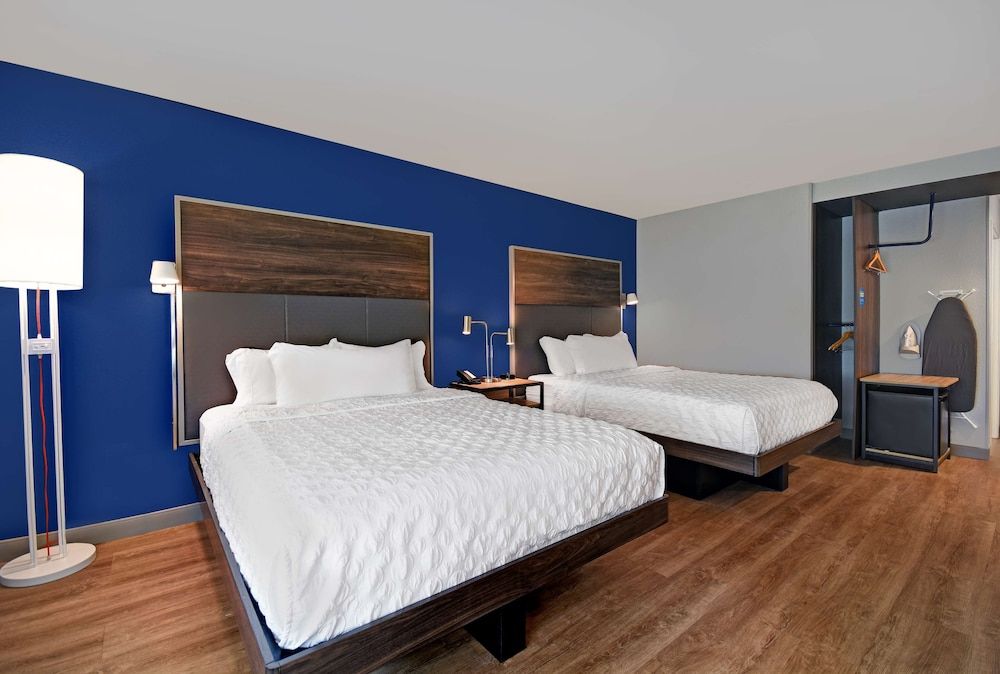 Room, 2 Queen Beds, Accessible (Roll-In Shower)