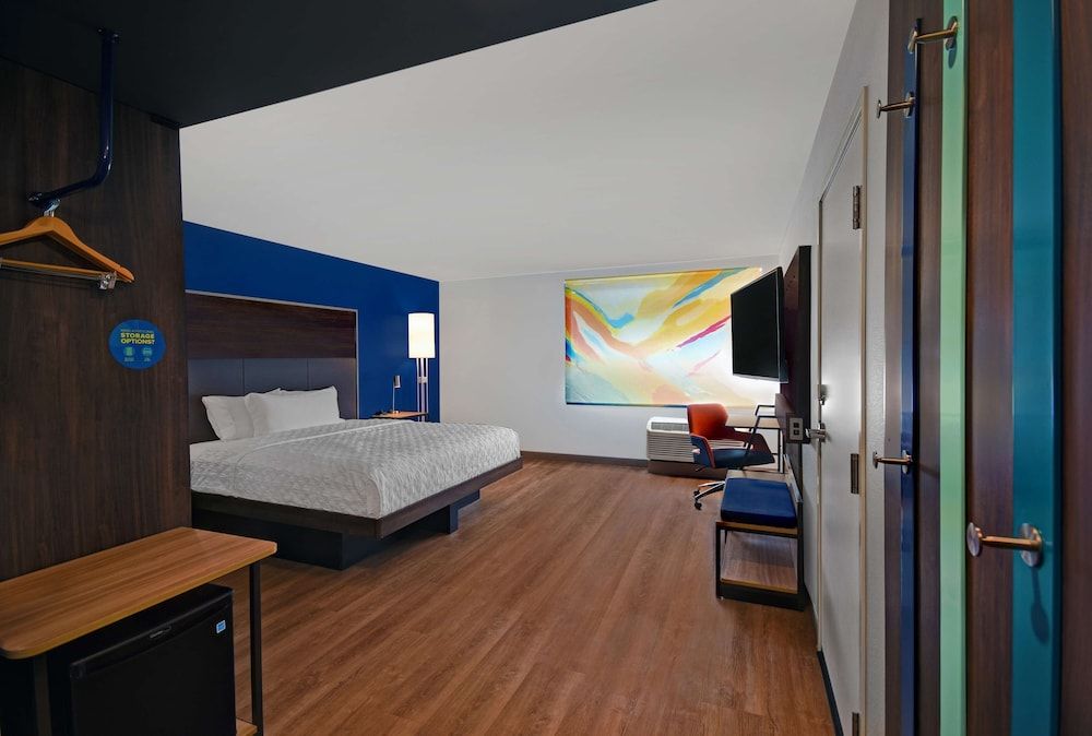 Room, 1 King Bed, Accessible, Bathtub