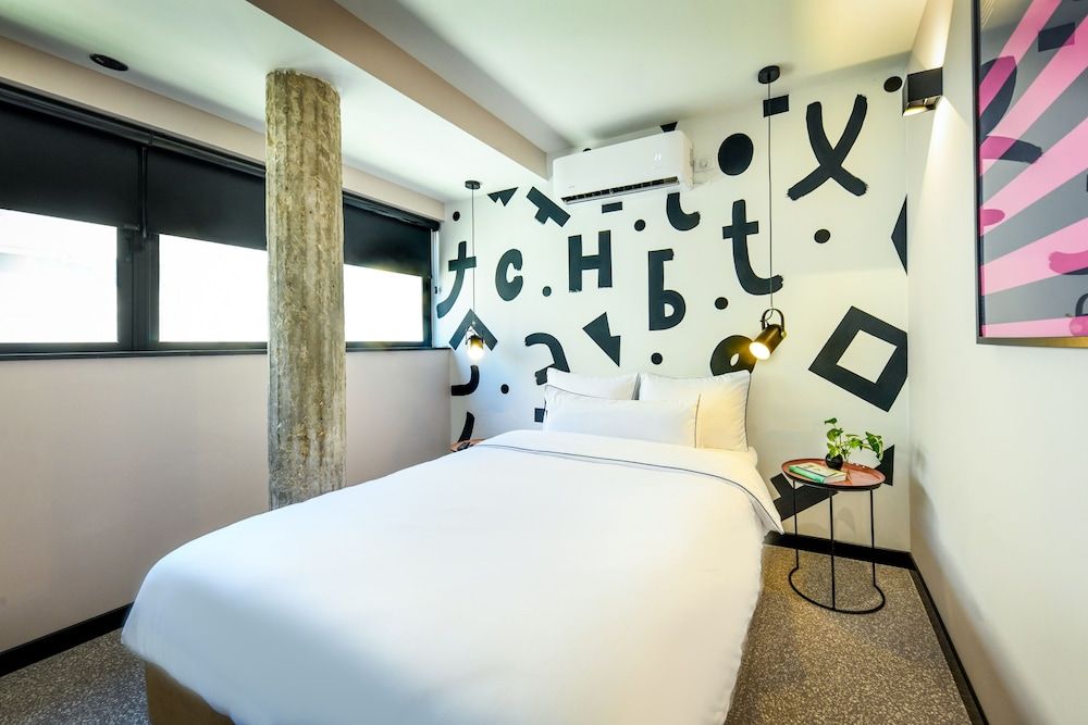 Pixel Dizengoff Square - Smart Hotel by Loginn Tel Aviv Studio with Balcony 2