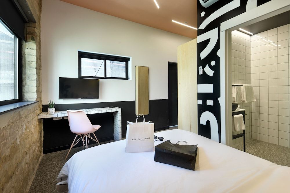 Pixel Dizengoff Square - Smart Hotel by Loginn Tel Aviv Studio with Balcony 3