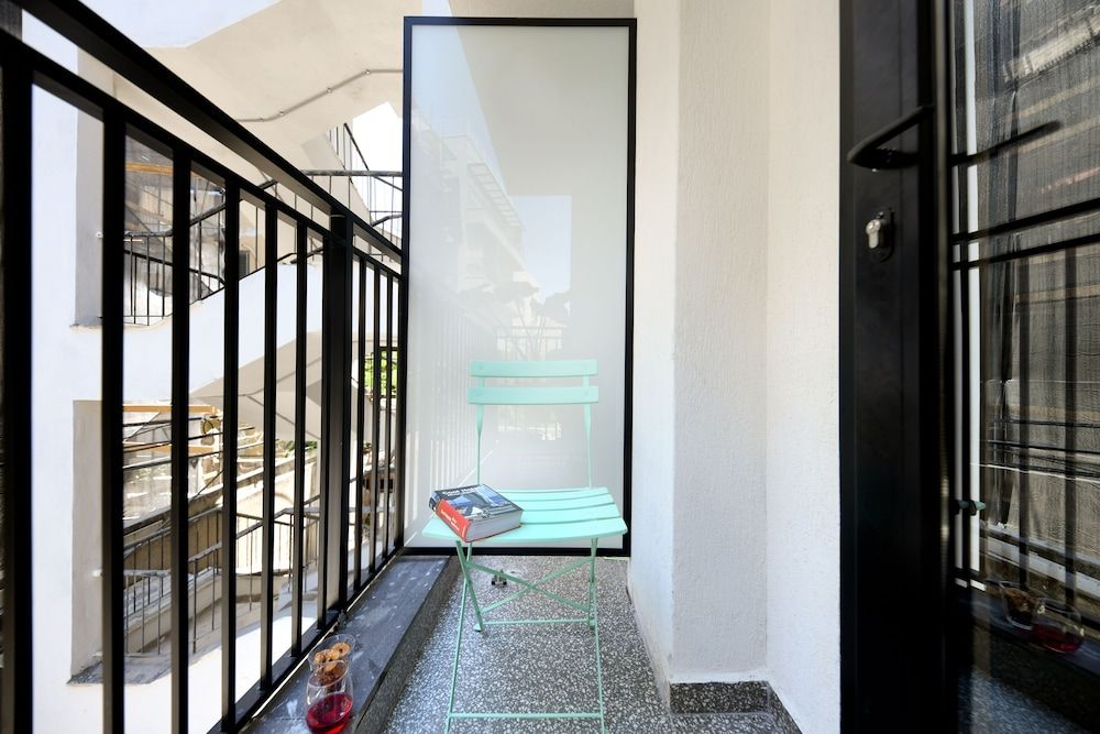 Pixel Dizengoff Square - Smart Hotel by Loginn Tel Aviv Studio with Balcony 8