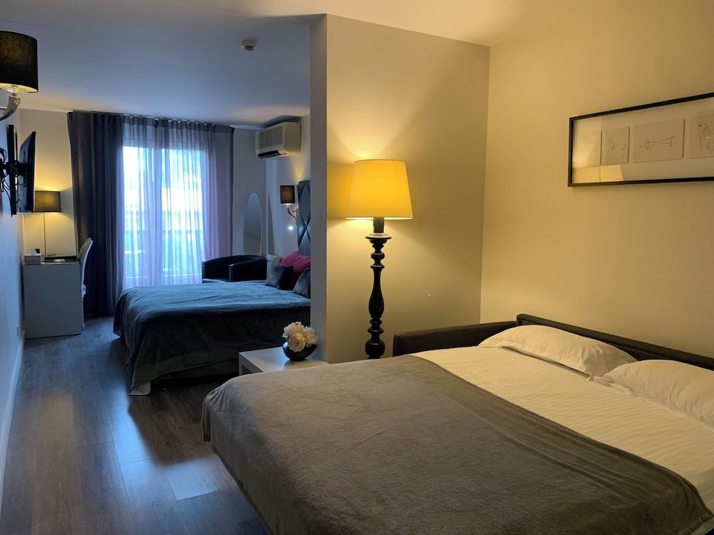 Les Criquets Hôtel & Spa Family Quadruple Room 2