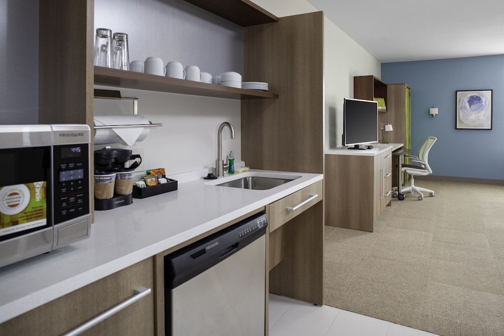 Suite, 1 Queen Bed, Accessible (Roll-In Shower)