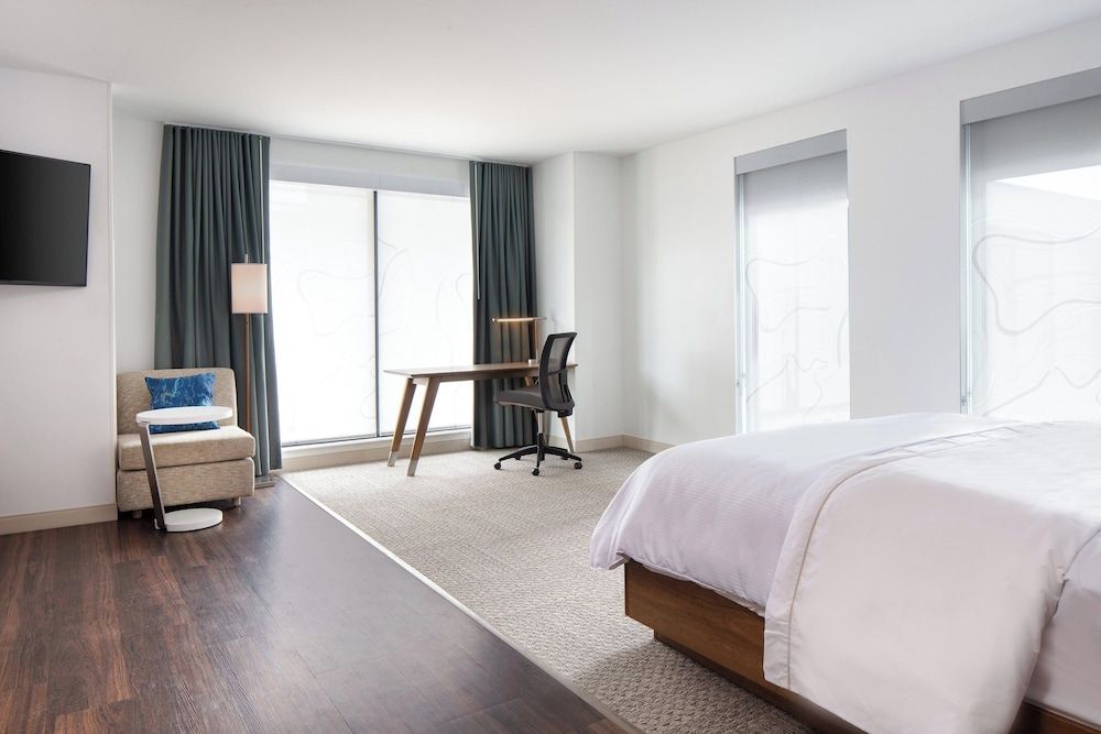 Studio, 1 King Bed (Hearing Accessible)