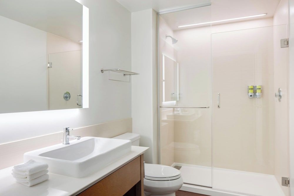 Room, 1 King Bed, Non Smoking (Hearing Accessible)