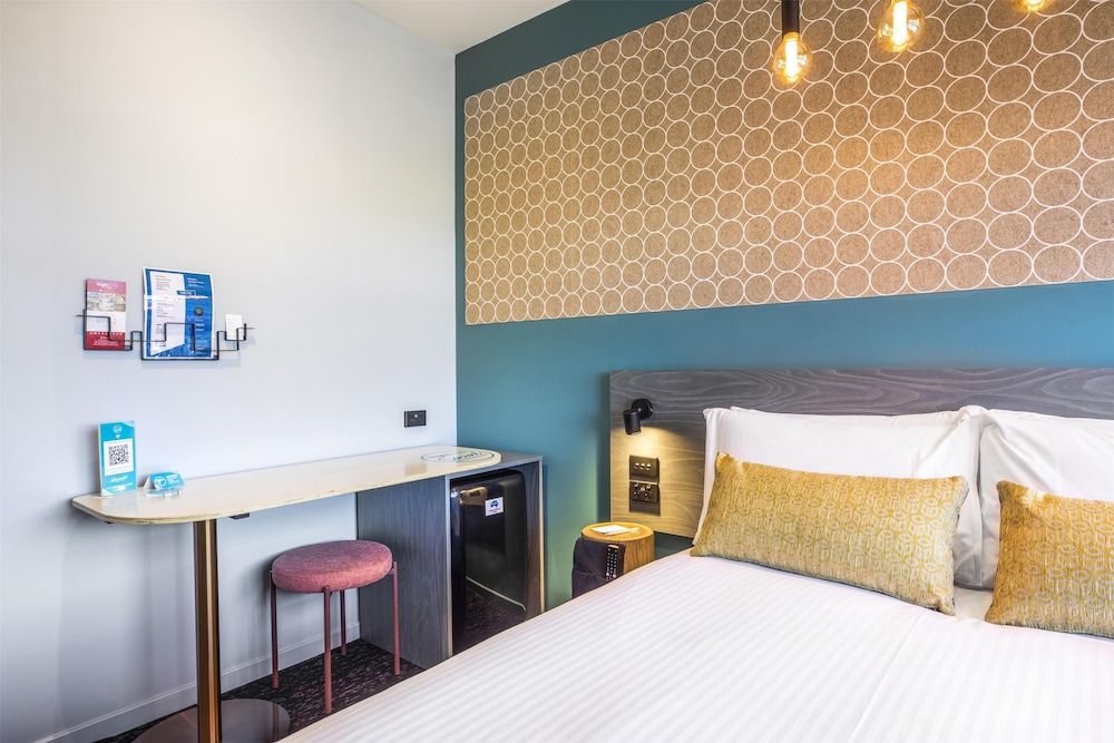 Royal Hotel by Nightcap Social Studio Queen with Ensuite 3