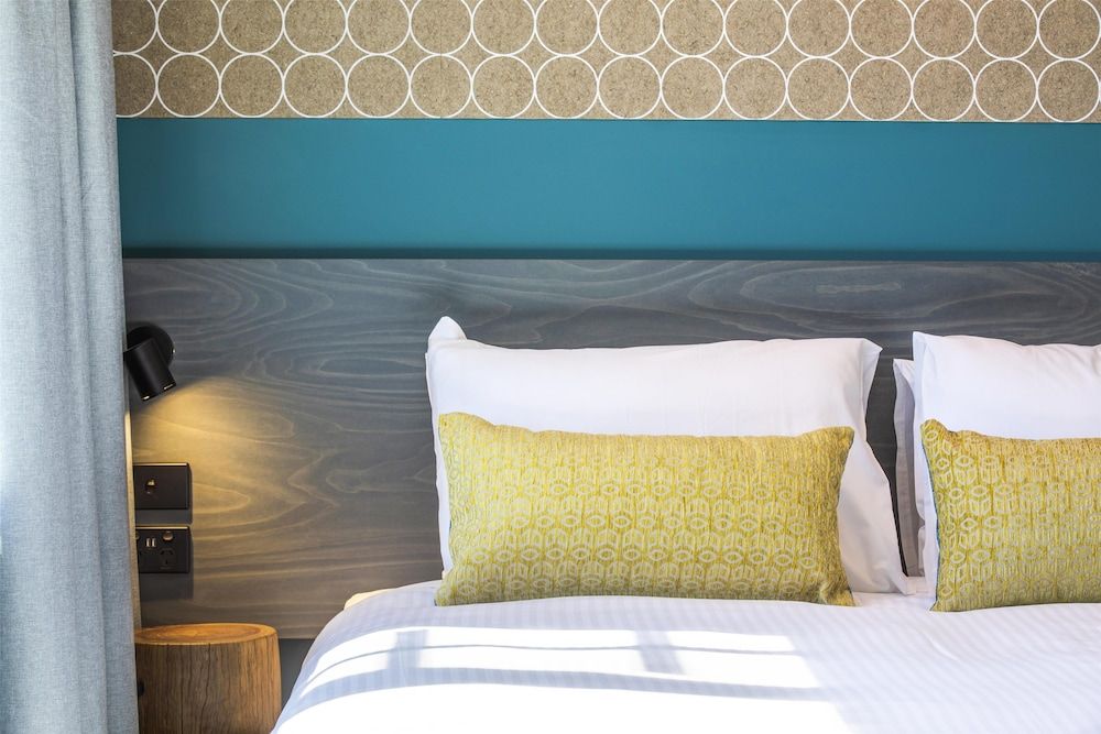 Royal Hotel by Nightcap Social Studio Queen Single with Shared Bathroom 4