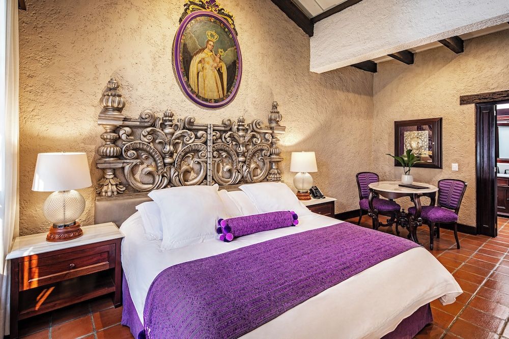 Master Suite, 1 King Bed, No. 5 & 8