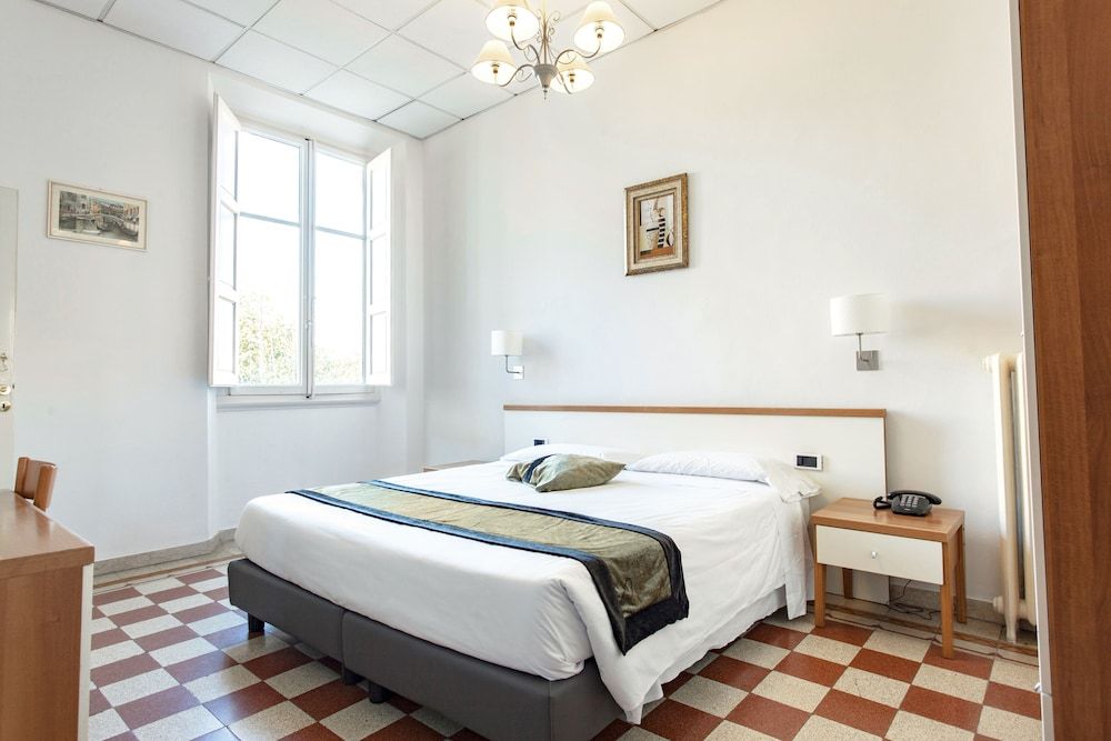 Hotel St. James Superior Double or Twin Room 3