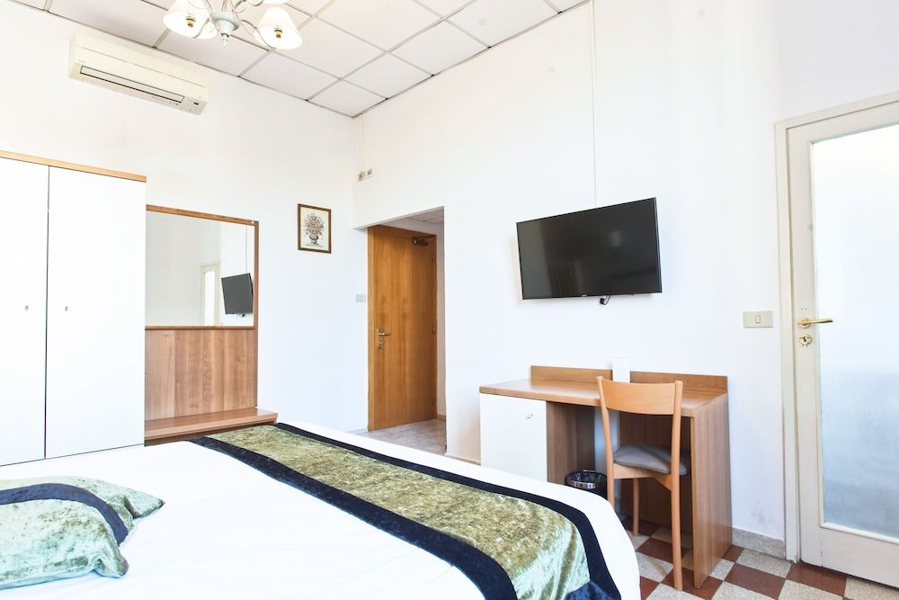 Hotel St. James Superior Double or Twin Room 2