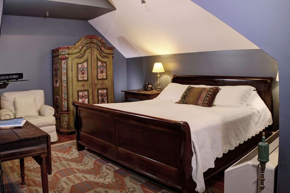 Room 11 (3rd Floor)