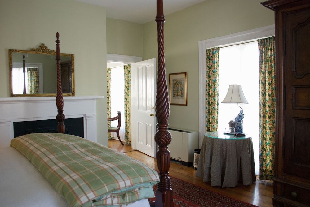 Suite 9 (2nd Floor)