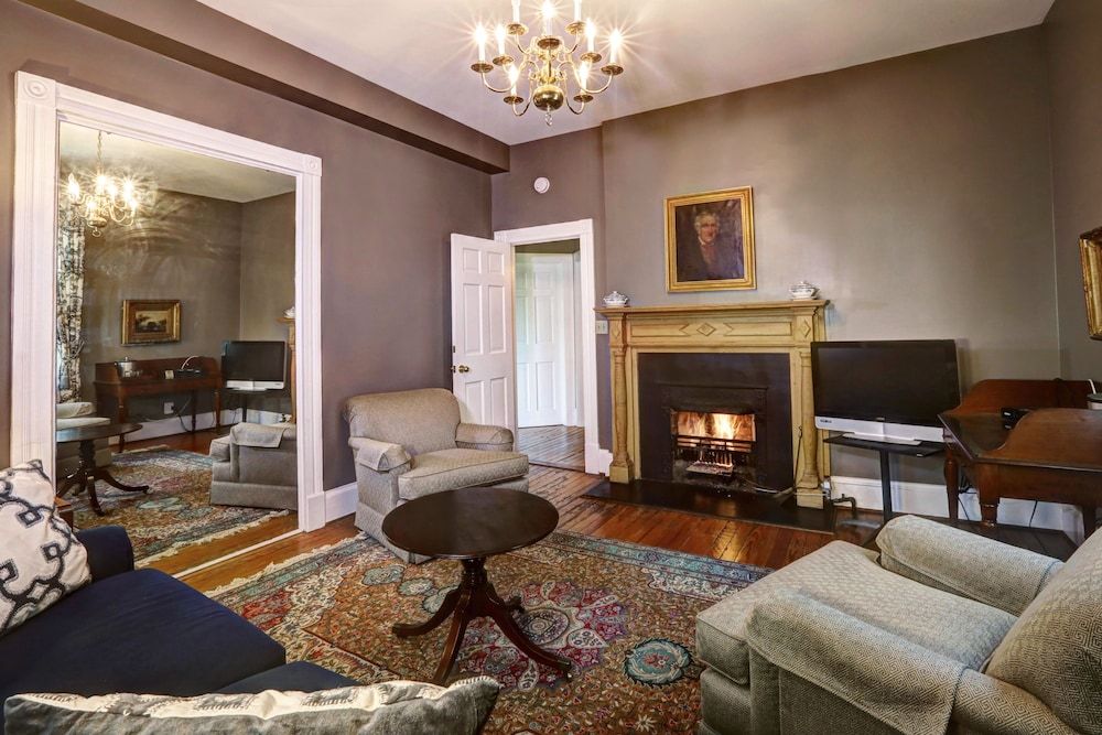 Suite 20 (1st Floor)