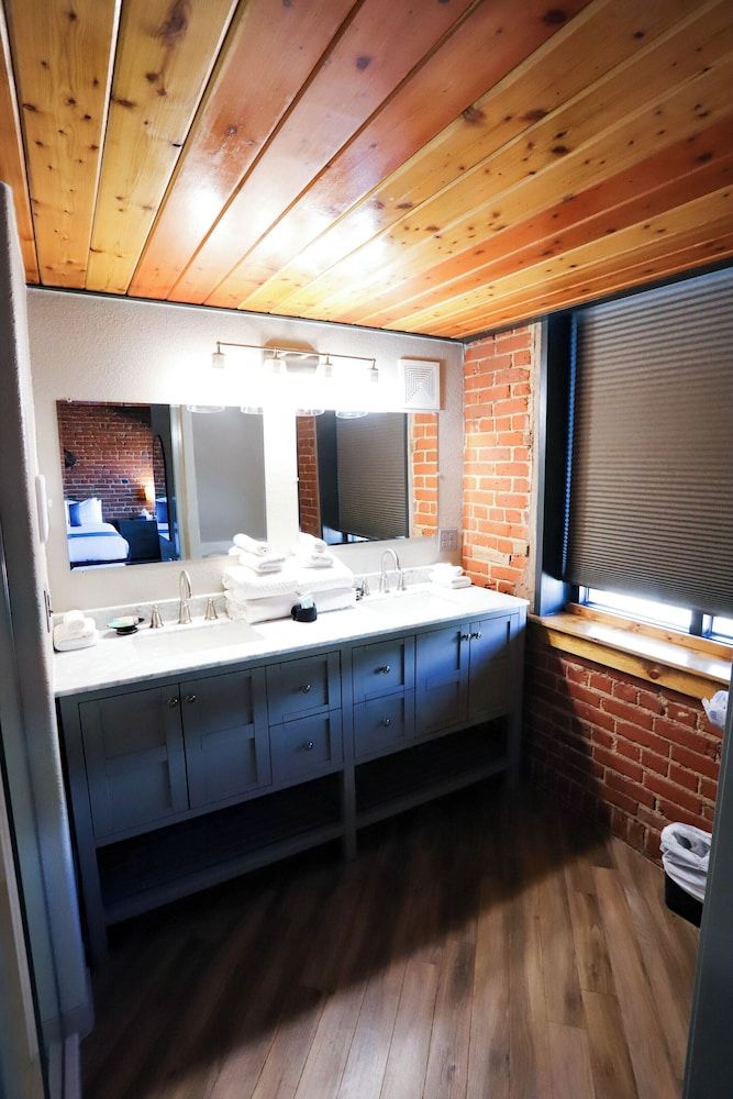 The Hotel Sturgis Panoramic Room, City View 15