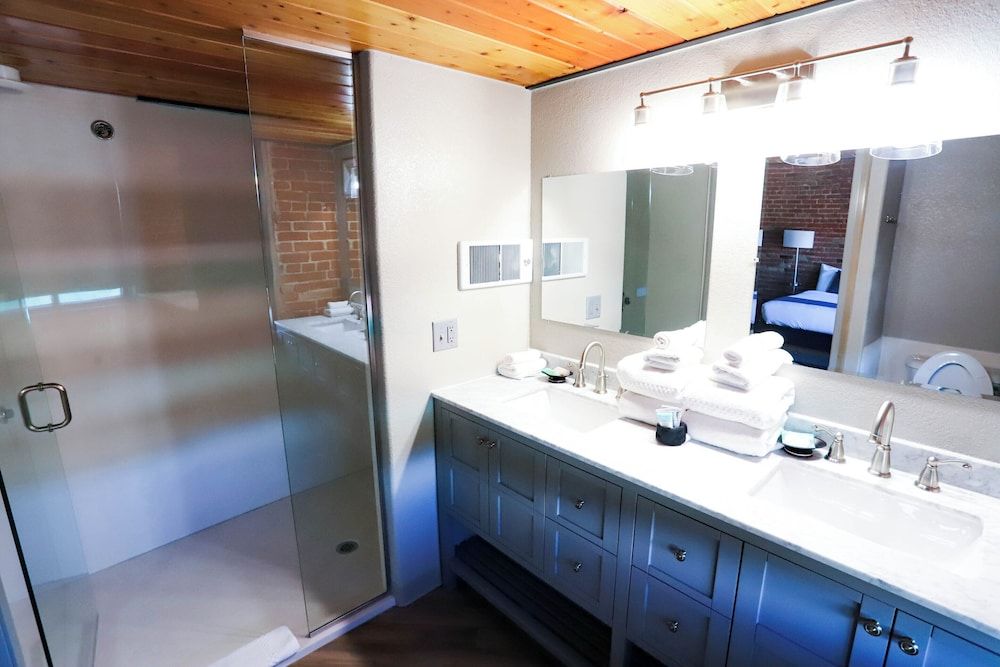 The Hotel Sturgis Panoramic Room, City View 16