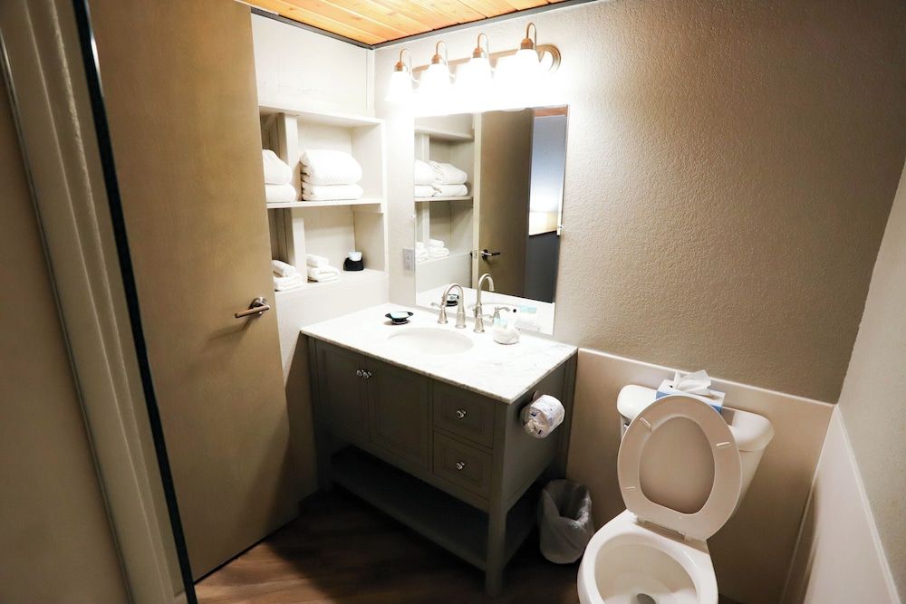 The Hotel Sturgis Signature Room, Multiple Beds, Accessible, City View 14