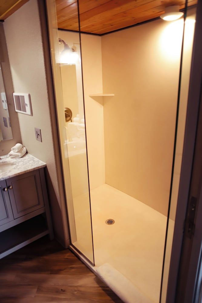 The Hotel Sturgis Panoramic Room, City View 18