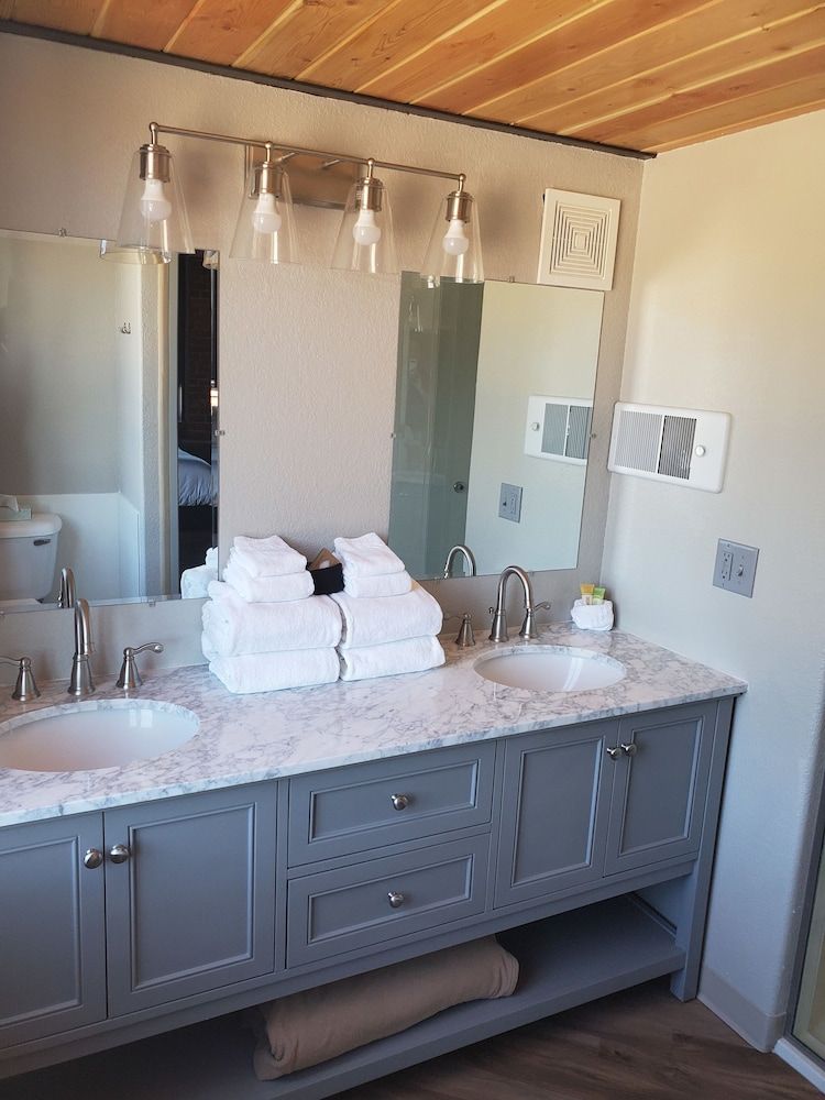 The Hotel Sturgis Panoramic Room, City View 13