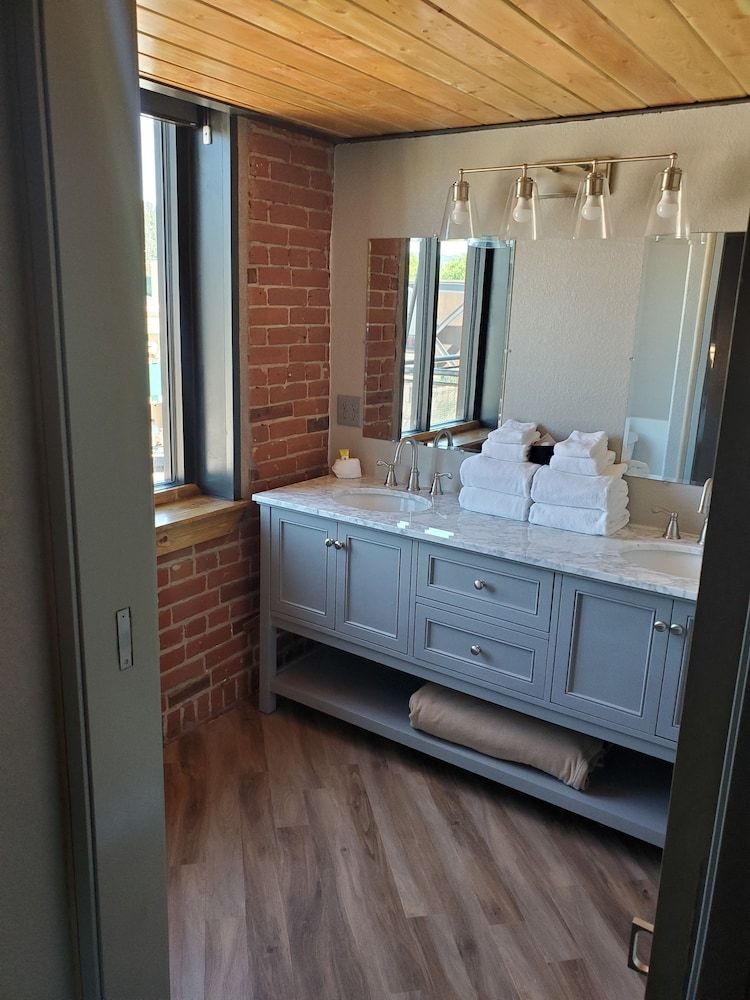 The Hotel Sturgis Panoramic Room, City View 12