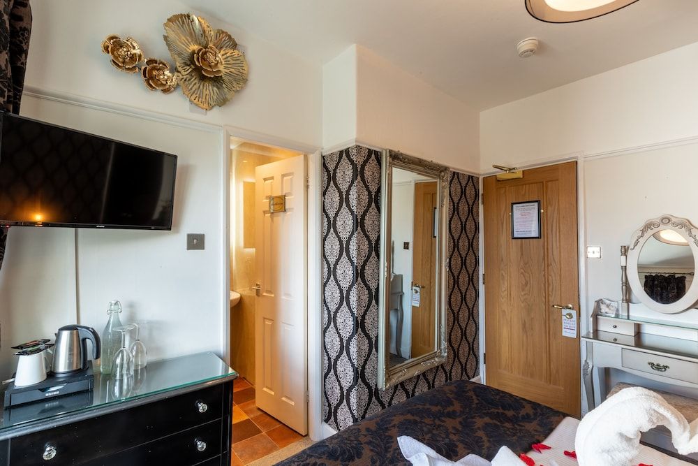 Holly Lodge Guest House Standard Double Room (Room 4) 3
