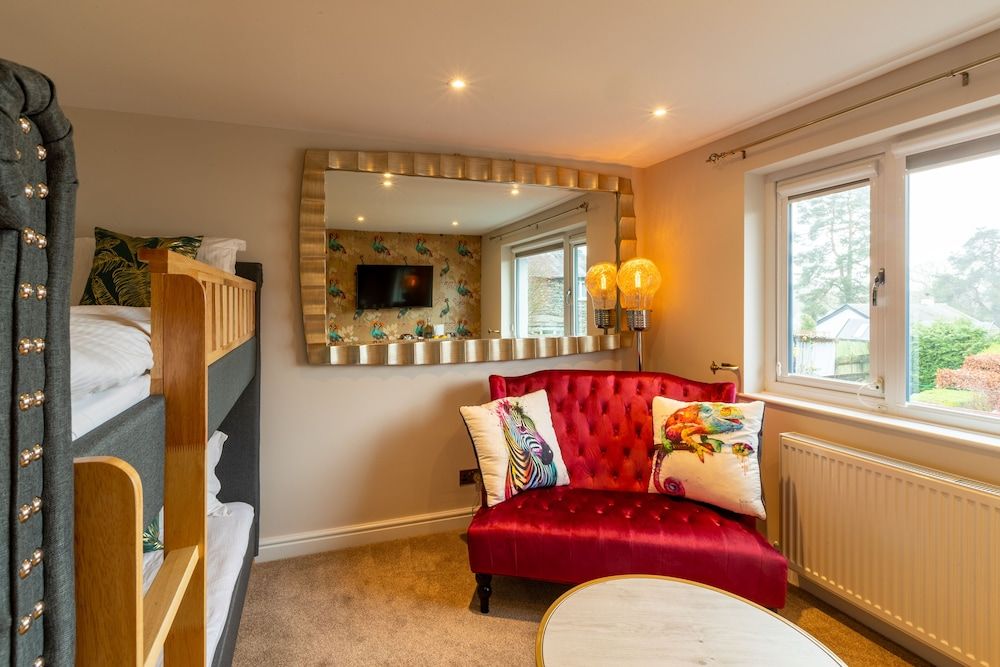 Holly Lodge Guest House Family Suite, 2 Bedrooms, Non Smoking, Garden View 9