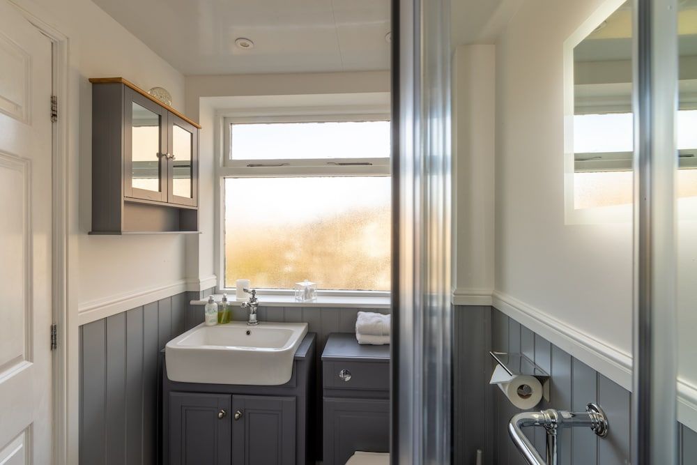 Holly Lodge Guest House Family Suite, 2 Bedrooms, Non Smoking, Garden View 8