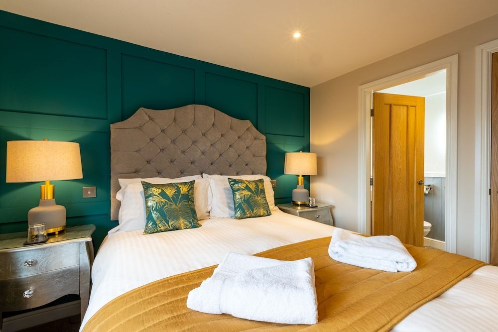 Holly Lodge Guest House Family Suite, 2 Bedrooms, Non Smoking, Garden View 3