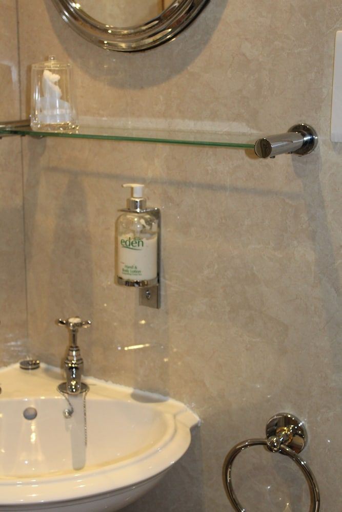 Holly Lodge Guest House Classic Single Room 5