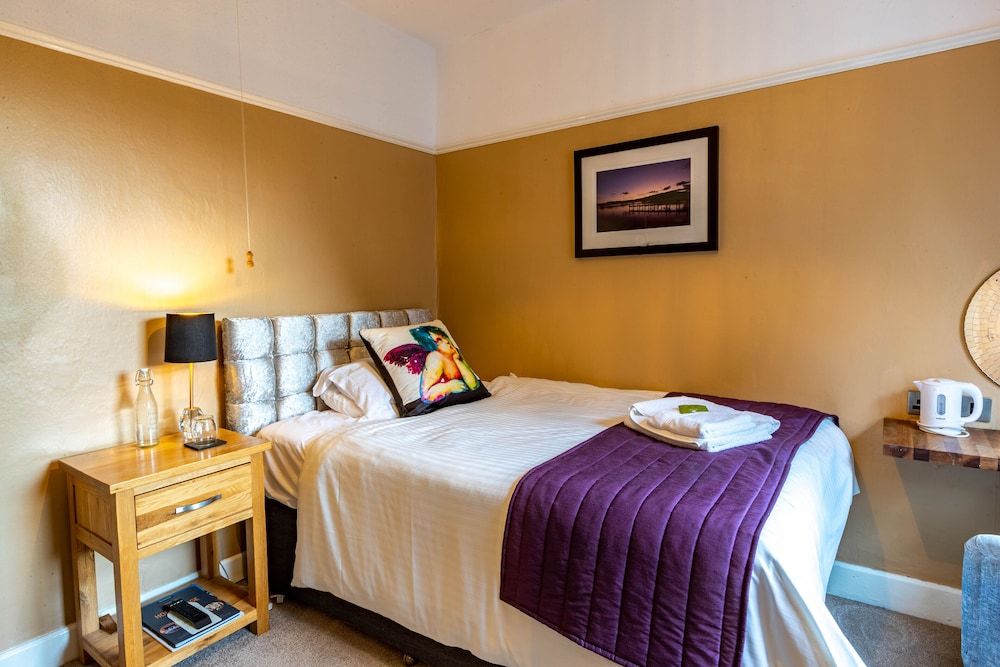 Holly Lodge Guest House Classic Single Room