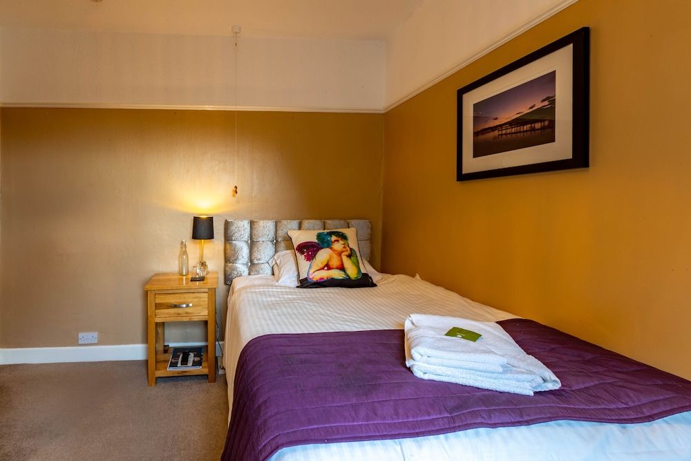 Holly Lodge Guest House Classic Single Room 2