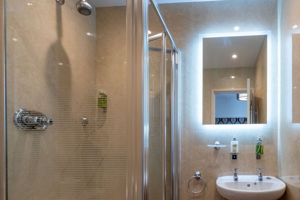 Holly Lodge Guest House Standard Double Room (Room 4) 6