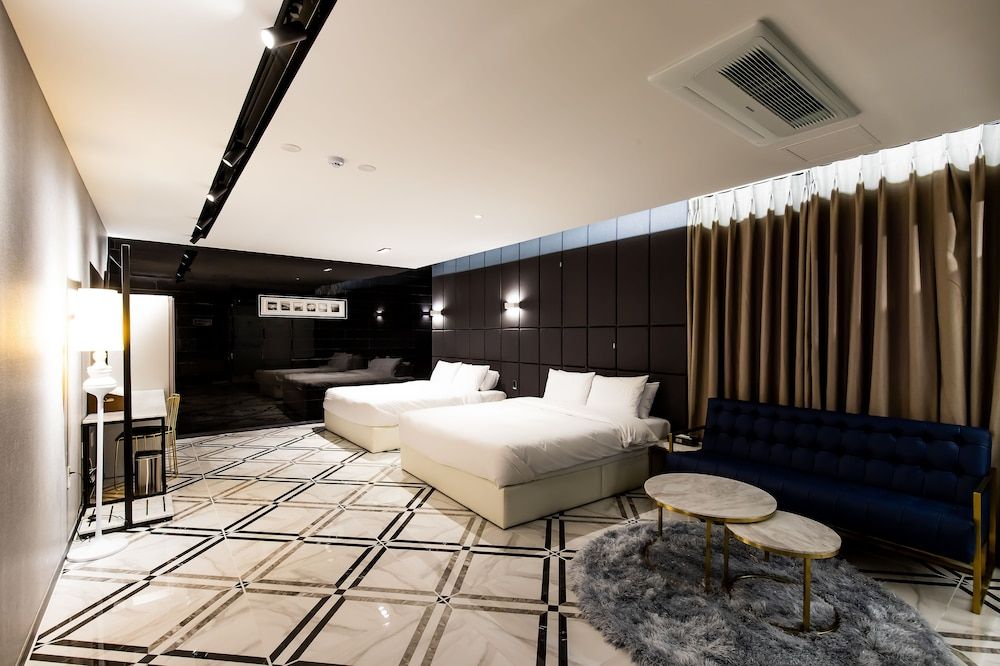 Air Sky Hotel Business Studio Suite - Comp Airport Shuttle upon request 4