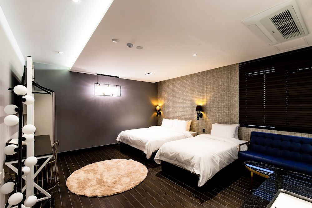 Air Sky Hotel Standard Room - Comp Airport Shuttle upon request 3