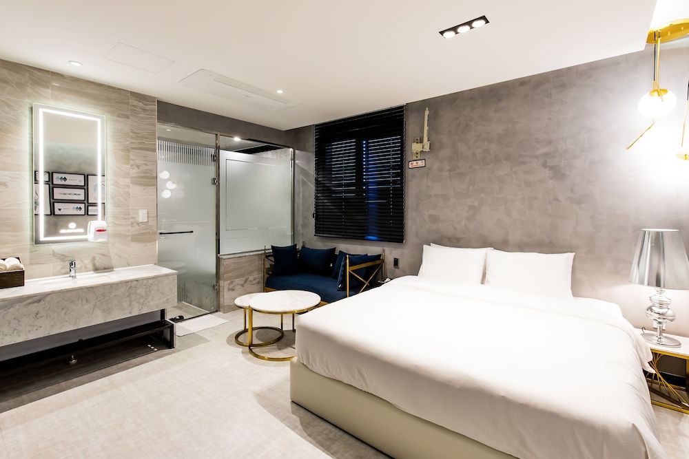 Air Sky Hotel Standard Room - Comp Airport Shuttle upon request 2