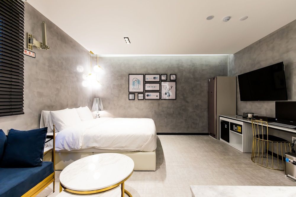 Air Sky Hotel Standard Room - Comp Airport Shuttle upon request