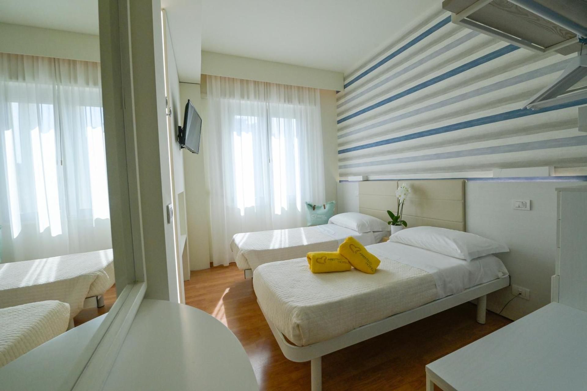  Superior Connecting Rooms with Partial Sea View 