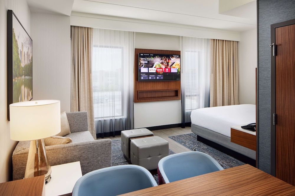 undefined Embassy Suites by Hilton Atlanta Airport North 8